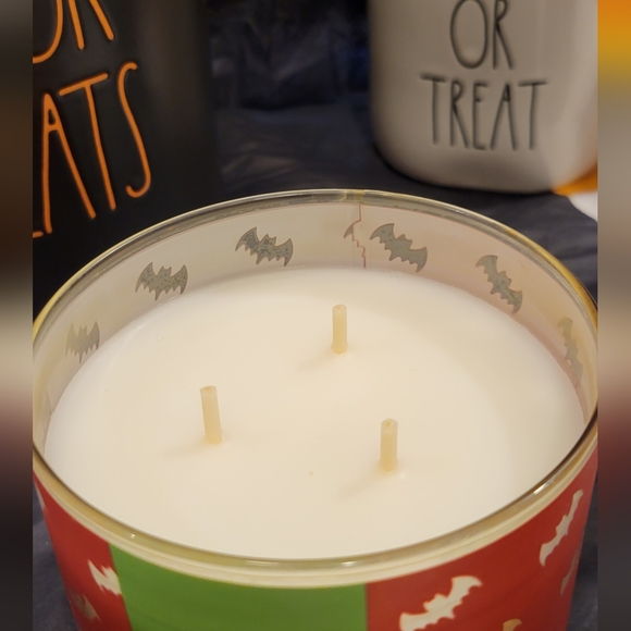 Goose Creek Spooky Candle 3-Wick - Picture 4 of 5